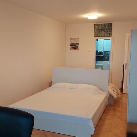 Room With Private Toilet And Balcony In City Center In Shared Apartment Сплит Экстерьер фото